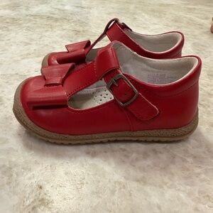L'AMOUR Emma Classic Bow T-Strap Mary Jane, Red
Size 7 toddler